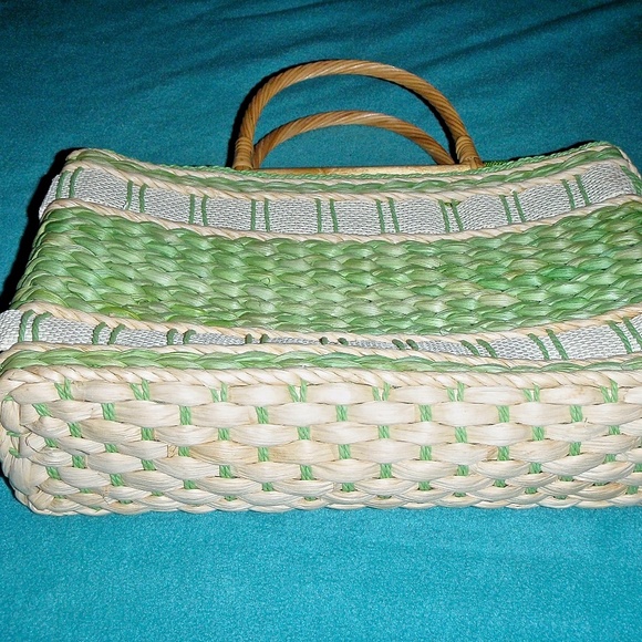Laila Rowe green and natural straw handbag wood handles lined with green fabric - Picture 3 of 4